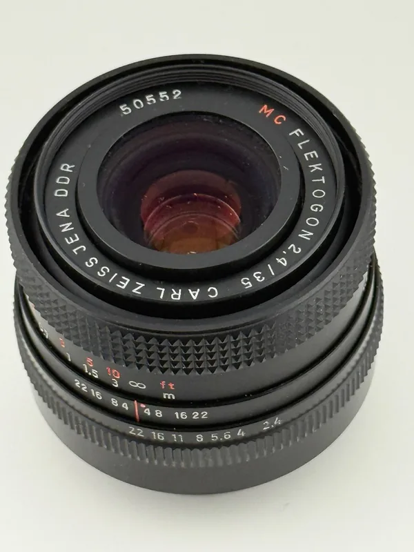 Carl Zeiss Jena MC Flektogon 35mm F2.4 — EF